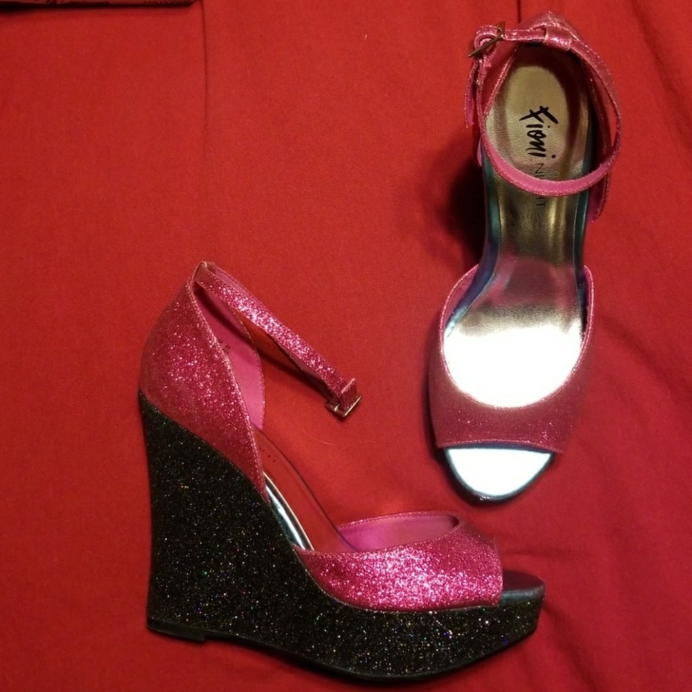 Hot pink & black glitter Wedges.